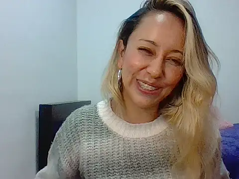 Snapshot of leah_susman chatting on 09.16.25 leah susman online show from 09.16.25