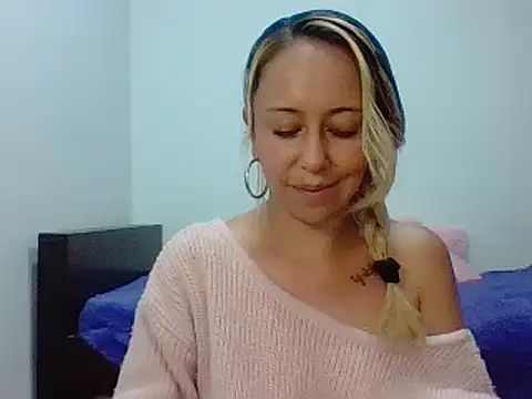 Snapshot of leah_susman chatting on 09.24.25 leah susman online show from 09.24.25