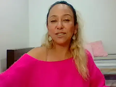 Snapshot of leah_susman chatting on 10.15.25 leah susman online show from 10.15.25