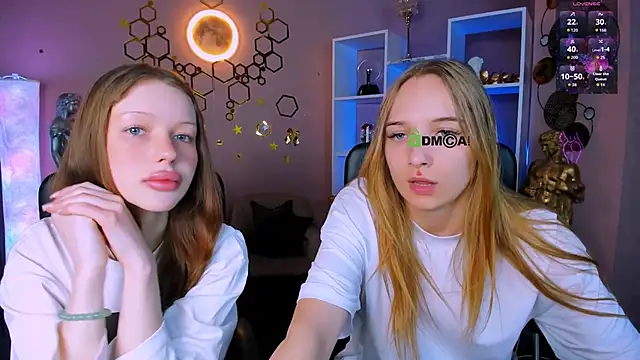 Snapshot of khloebeauty chatting on 04.29.26 khloebeauty online show from 04.29.26