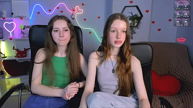 Snapshot of khloebeauty chatting on 04.30.26 khloebeauty online show from 04.30.26
