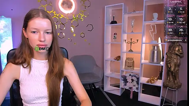 Snapshot of khloebeauty chatting on 07.22.26 khloebeauty online show from 07.22.26