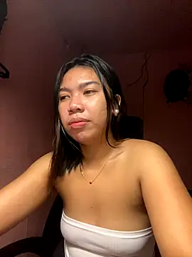 Snapshot of aniya_04 chatting on 10.11.25 aniya 04 online show from 10.11.25