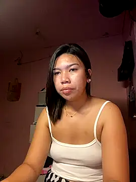 Snapshot of aniya_04 chatting on 10.20.25 aniya 04 online show from 10.20.25