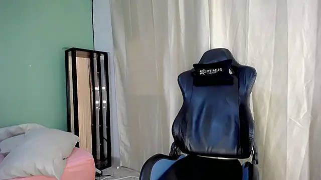 dilan hott  online show from 11.13.25