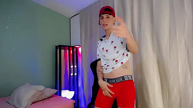 dilan hott  online show from 11.15.25