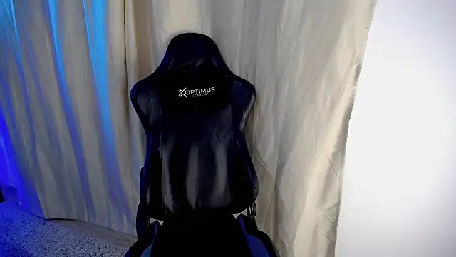 dilan hott  online show from 11.26.25