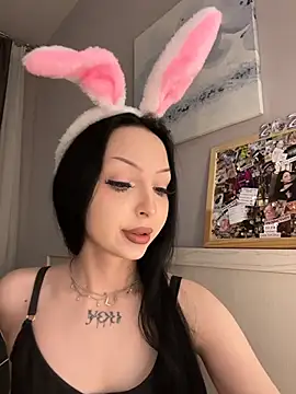 Lina Thornton  online show from 04.04.26