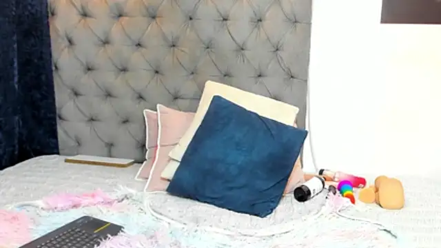 nahiroby ebony online show from 01.31.26