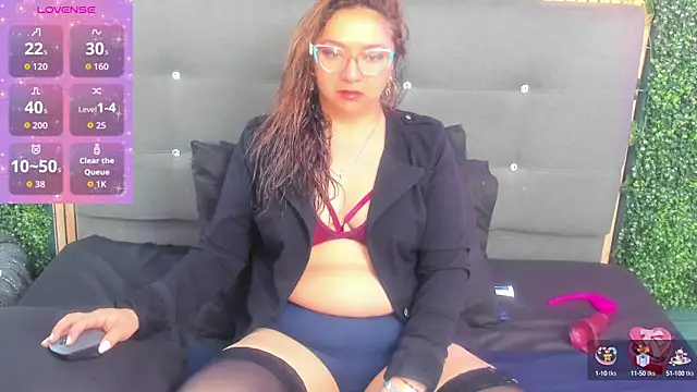 Snapshot of leyla_smithh chatting on 09.11.25 leyla smithh online show from 09.11.25