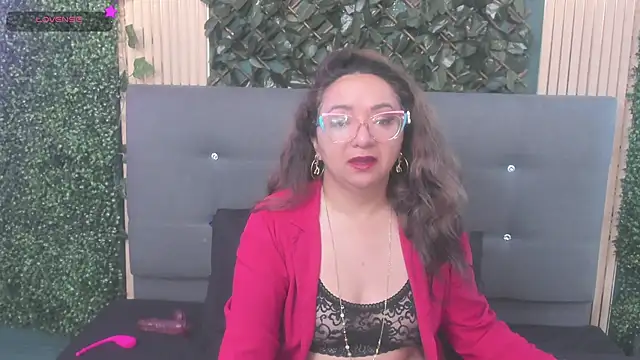 Snapshot of leyla_smithh chatting on 09.12.25 leyla smithh online show from 09.12.25