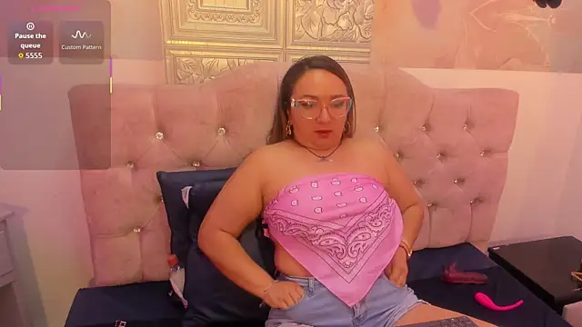 Snapshot of leyla_smithh chatting on 09.20.25 leyla smithh online show from 09.20.25