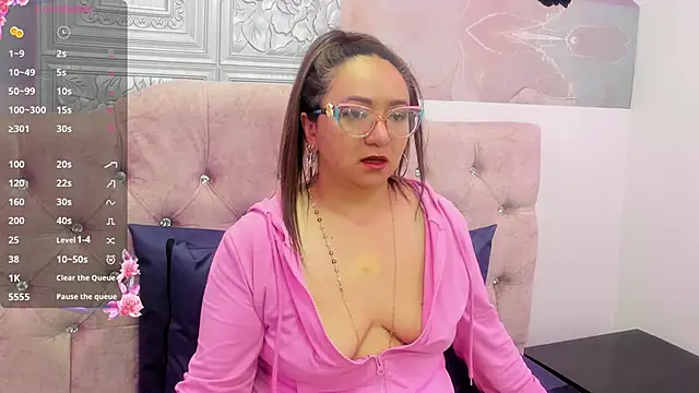 Snapshot of leyla_smithh chatting on 09.28.25 leyla smithh online show from 09.28.25