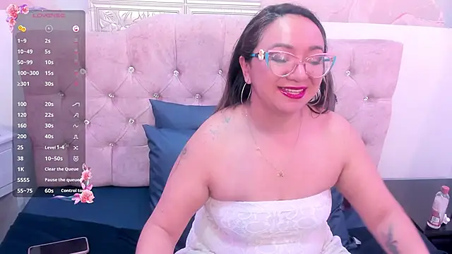 Snapshot of leyla_smithh chatting on 10.02.25 leyla smithh online show from 10.02.25
