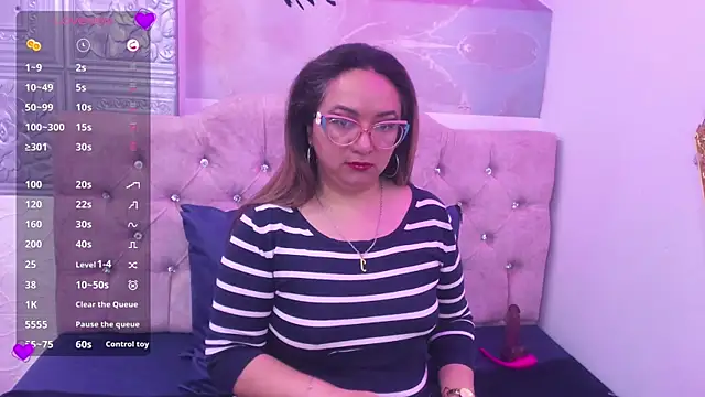 Snapshot of leyla_smithh chatting on 10.18.25 leyla smithh online show from 10.18.25