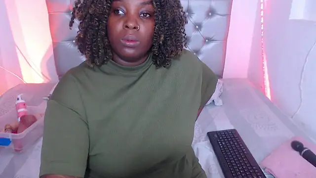 ebony NeighborMoans online show from 10.17.25