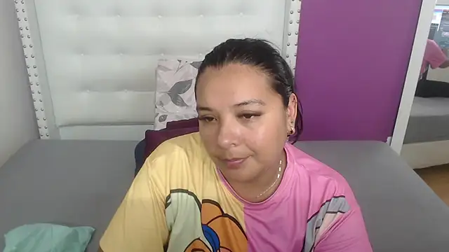 Snapshot of fat_naughtyass chatting on 12.20.25 fat naughtyass online show from 12.20.25