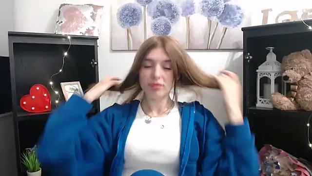 JuiceLips   online show from 10.07.25