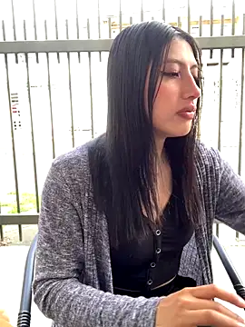 KloePink  online show from 10.17.25