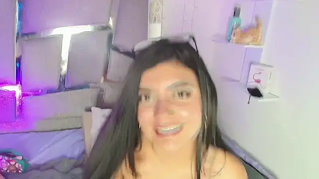 Snapshot of jennifer_Scot chatting on 10.25.25 jennifer Scot online show from 10.25.25