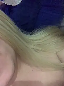 Snapshot of loiragoxtosinnha chatting on 10.25.25 loiragoxtosinnha online show from 10.25.25