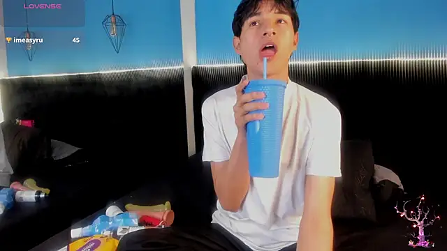 AleAurarashi online show from 09.09.25