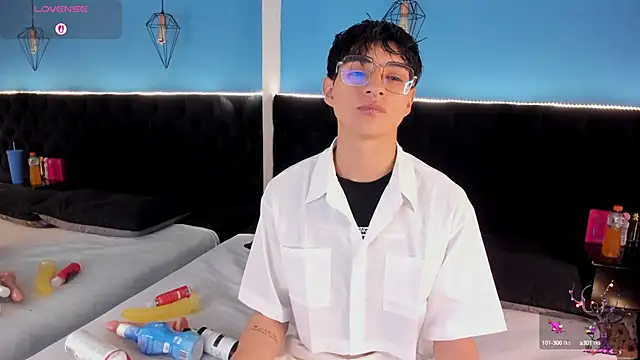 AleAurarashi online show from 09.10.25