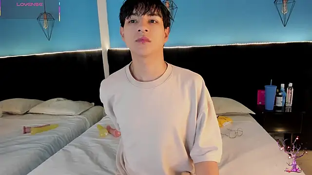 AleAurarashi online show from 09.14.25