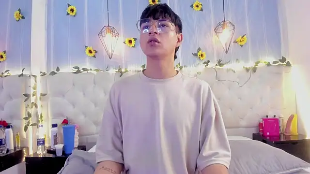 AleAurarashi online show from 10.18.25