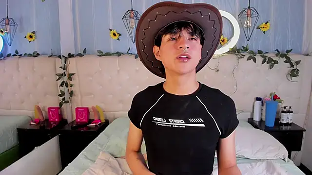 AleAurarashi online show from 11.21.25