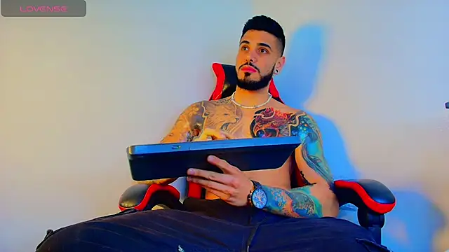 Snapshot of amodeus_bael_ chatting on 11.01.25 amodeus bael online show from 11.01.25