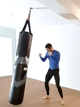 Snapshot of EyesNeverLies chatting on 10.05.25 EyesNeverLies online show from 10.05.25