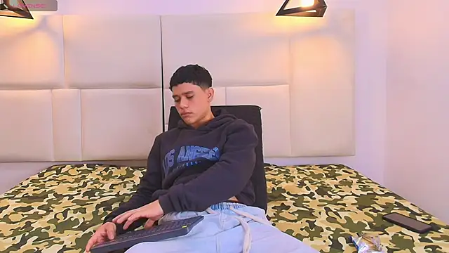 aron twink66 online show from 09.18.25