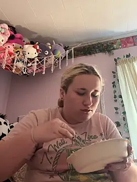 Snapshot of imawhorenslut19 chatting on 04.28.26 imawhorenslut19 online show from 04.28.26