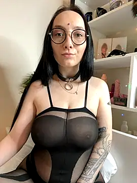 Jinhee Tiny online show from 09.29.25