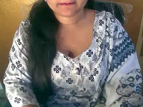 Snapshot of Saniya_K chatting on 10.13.25 Saniya K online show from 10.13.25