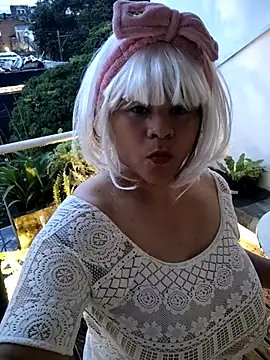 Snapshot of kamyla_69 chatting on 11.27.25 kamyla 69 online show from 11.27.25