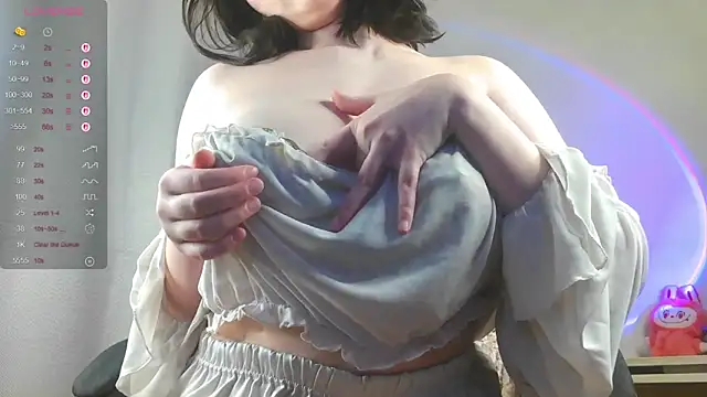 Snapshot of Liraras chatting on 10.06.25 Liraras online show from 10.06.25