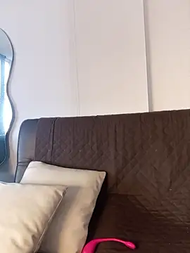 a Malgosia mako online show from 11.26.25