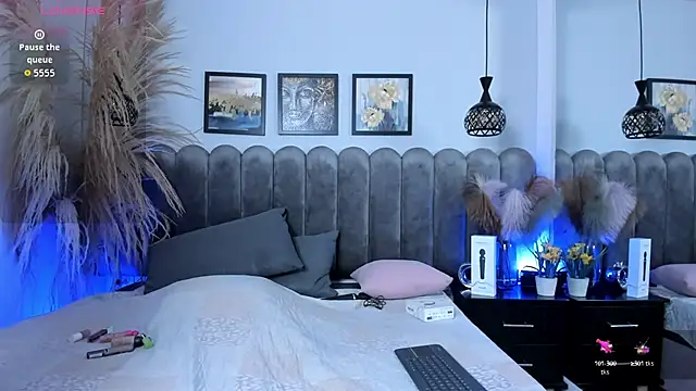 Snapshot of Valery_Rosse__ chatting on 10.14.25 Valery Rosse online show from 10.14.25