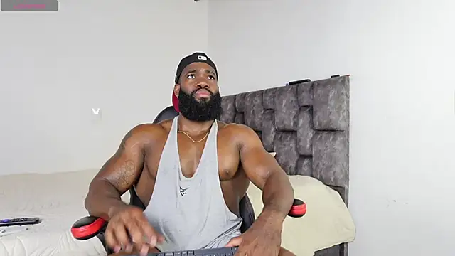 Snapshot of james_musclebbc chatting on 06.24.26 james musclebbc online show from 06.24.26