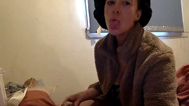 Snapshot of Bellababexox_ chatting on 10.14.25 Bellababexox online show from 10.14.25