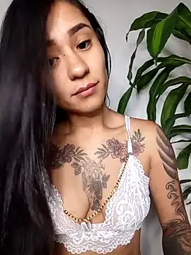 Liahdiaz  online show from 12.15.25