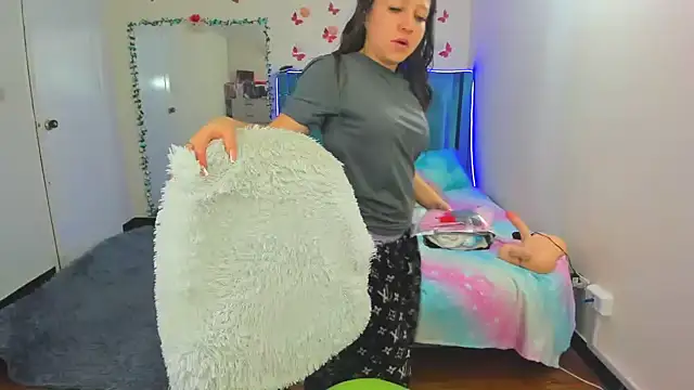 Luna Analya online show from 09.15.25