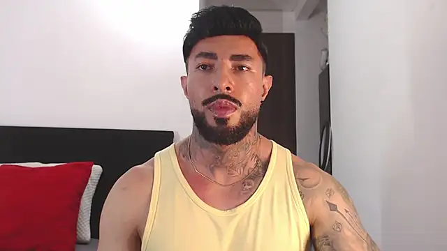 Snapshot of andrea_de_lucaa chatting on 06.18.26 andrea de lucaa online show from 06.18.26
