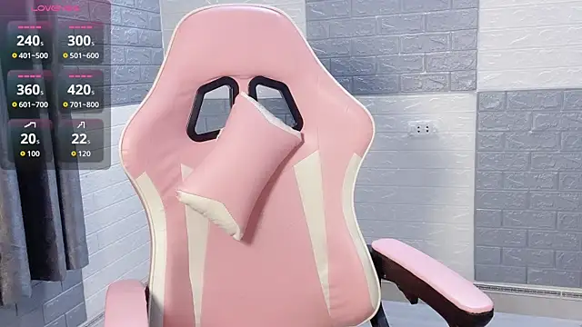 Snapshot of Orianna69 chatting on 09.19.25 Orianna69 online show from 09.19.25