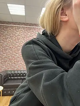 CaitlinSugar online show from 11.04.25