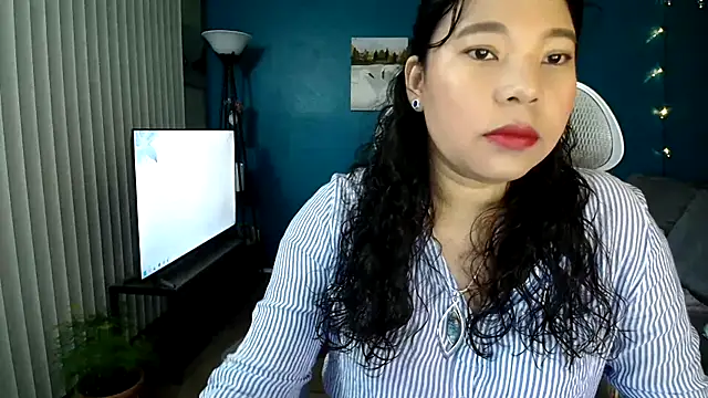 Snapshot of SHEILYN_ chatting on 05.13.26 SHEILYN online show from 05.13.26