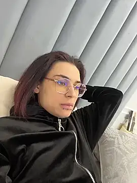 Snapshot of VioletAsh chatting on 05.04.26 VioletAsh online show from 05.04.26