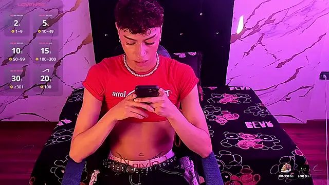 Snapshot of owen_sexy25 chatting on 09.27.25 owen sexy25 online show from 09.27.25